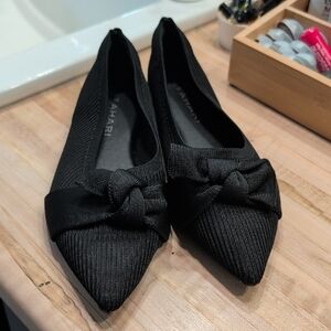 Tahari Women's Black Textured Bow Flats
